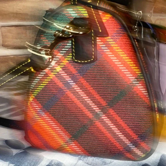 Dooney & Bourke barrel satchel and matching coin purse - Picture 4 of 13